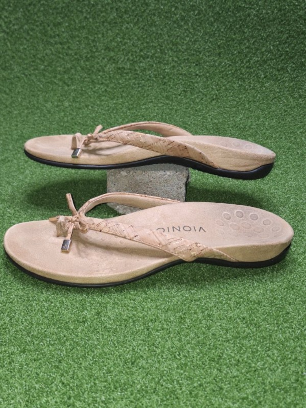 Vionic Women's Neutral Braided Thong Sandals - Beige